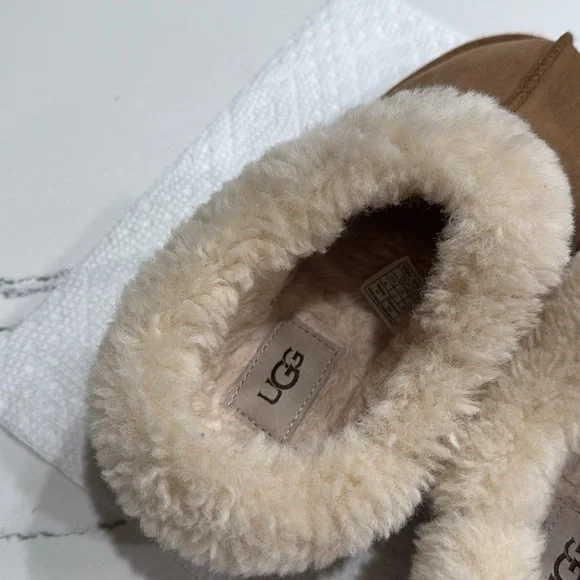UGG Kids Moraene Slipper in Chestnut Size 4